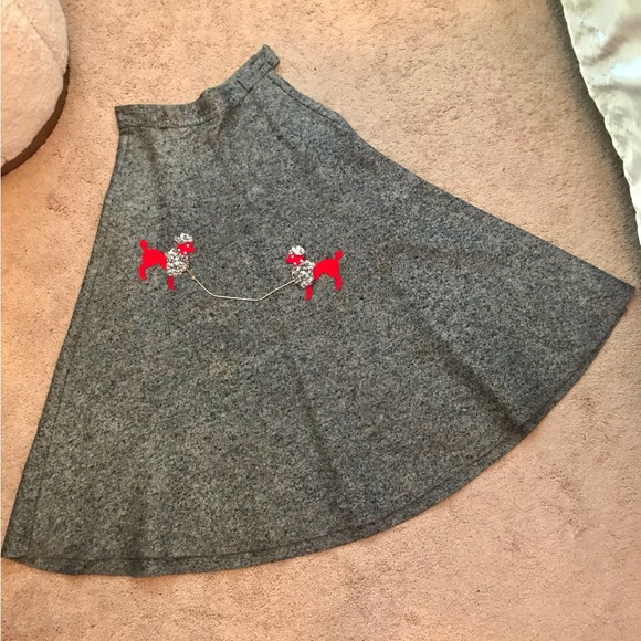 Vintage 1950s Poodle Skirt Gray & Red Felt Wool Rhinestones Chain 24 Waist AS IS - Picture 2 of 9